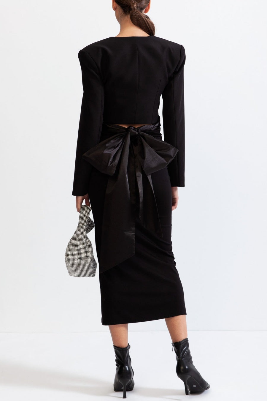 Effortlessly Elegant Garment with a Timeless Design