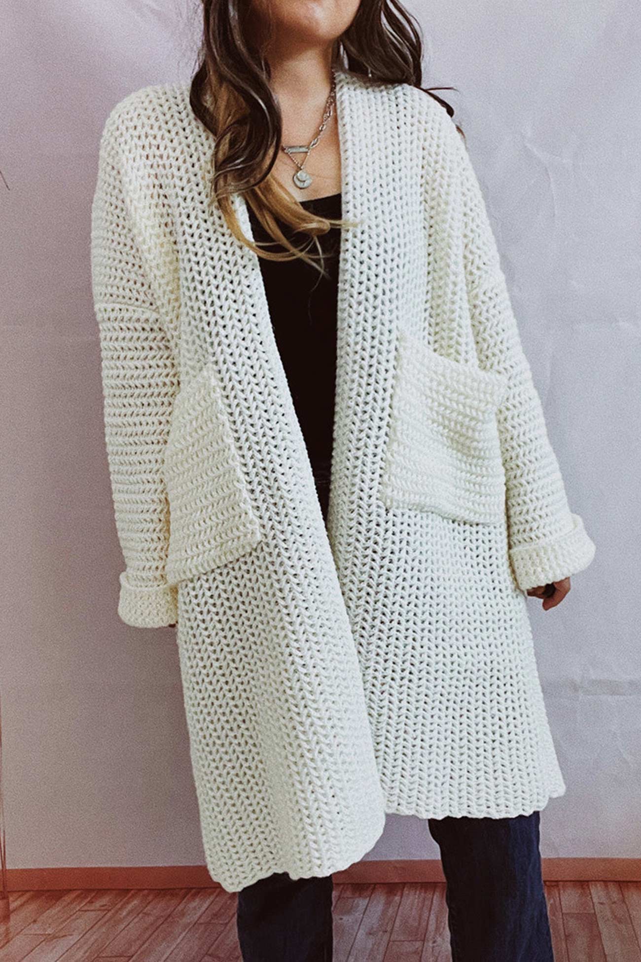Well Tailored Cardigan with a Graceful Silhouette