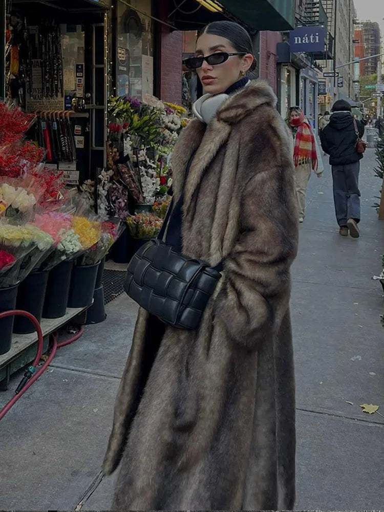 Effortlessly Elegant Coat with a Timeless Design