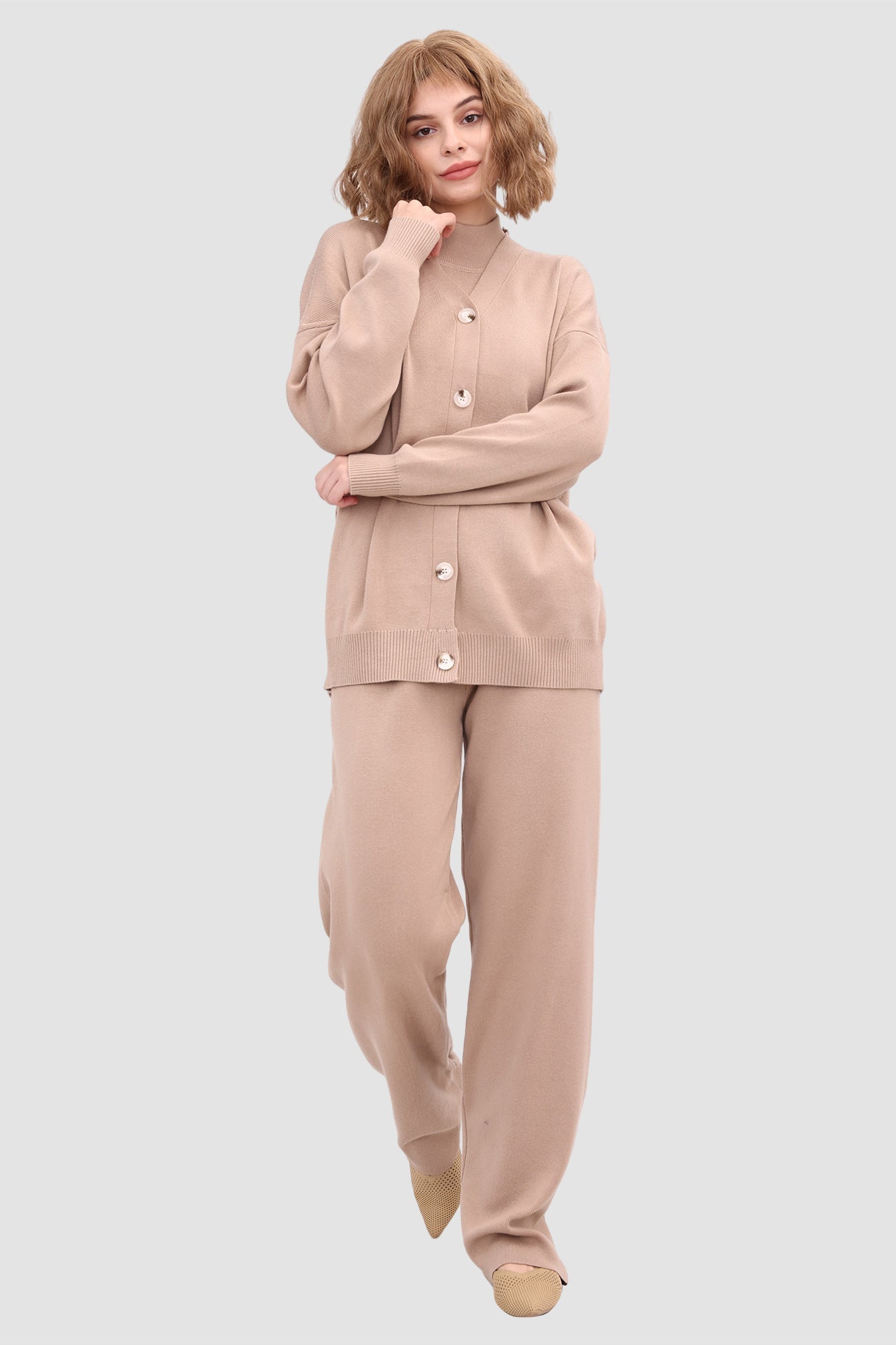 Elegantly Styled Pants for Everyday Wear