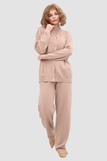 Elegantly Styled Pants for Everyday Wear