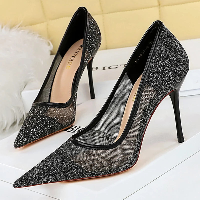 Well Tailored Shoes with a Graceful Silhouette