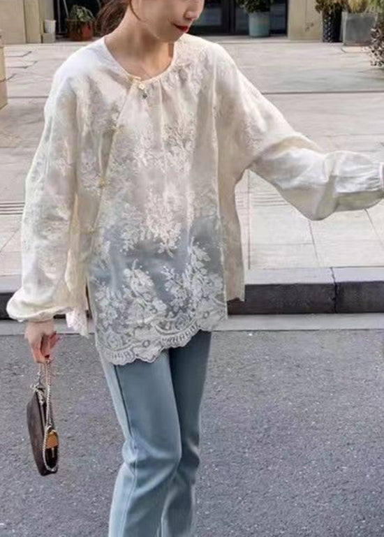 Well Tailored Blouse with a Graceful Silhouette