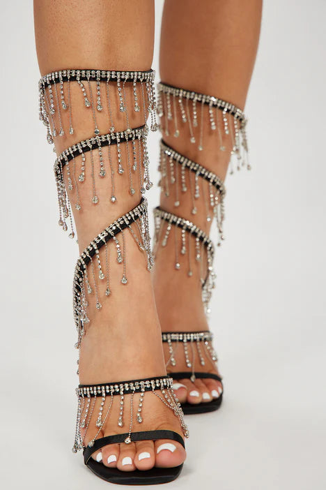 Well Tailored Heels with a Graceful Silhouette