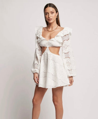 Beautifully Finished Dress in a Timeless Design