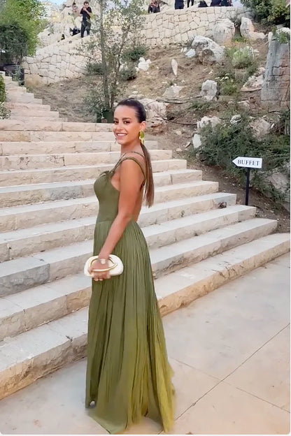 Beautifully Crafted Dress in a Classic Style