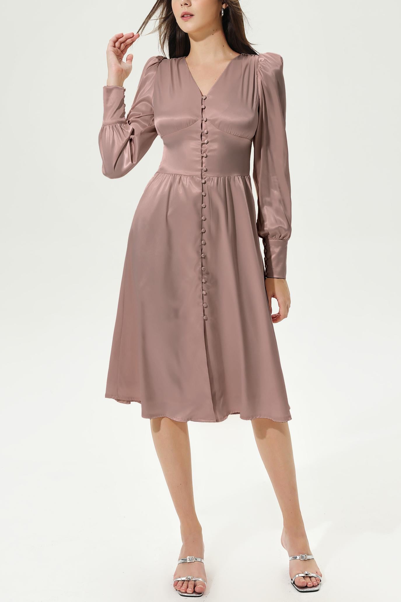 Well Tailored Dress with a Graceful Silhouette