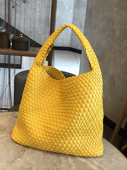 Well Tailored Bag with a Graceful Silhouette