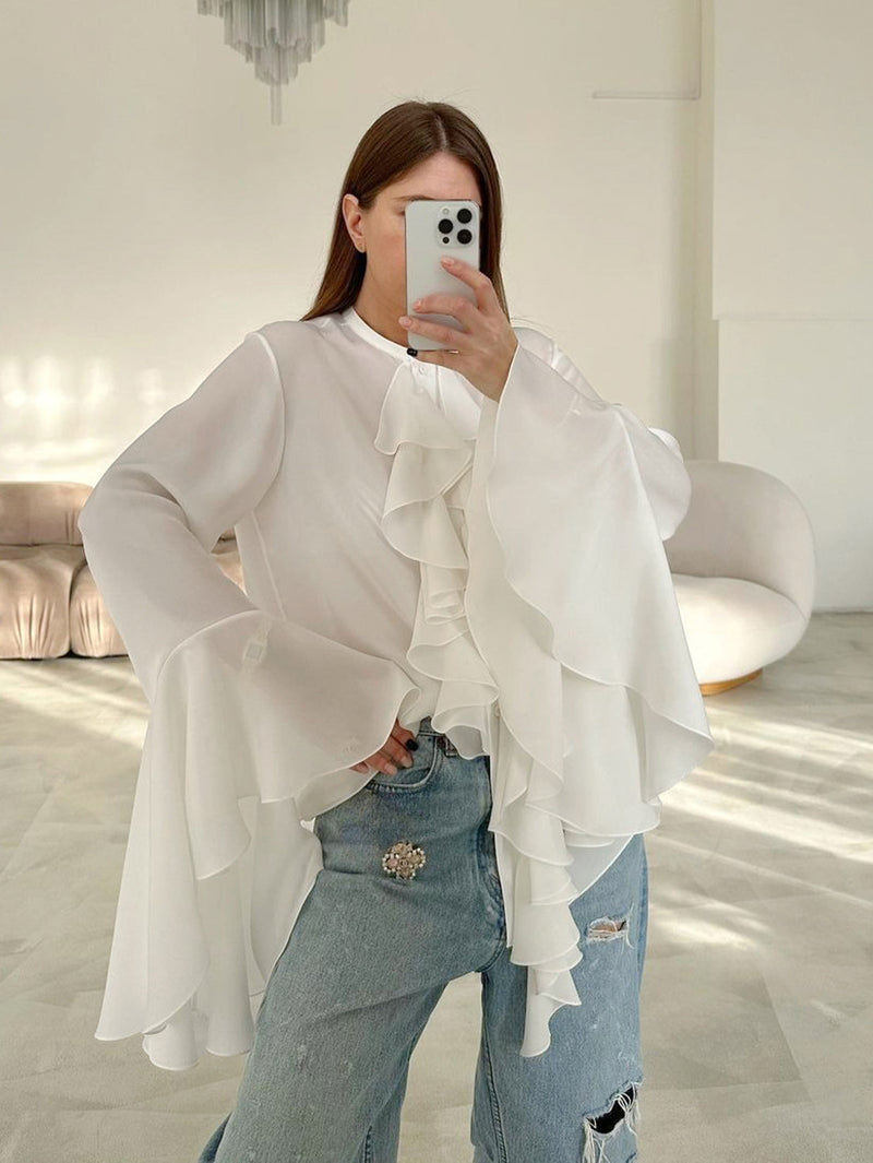 Effortlessly Elegant Blouse with a Timeless Design