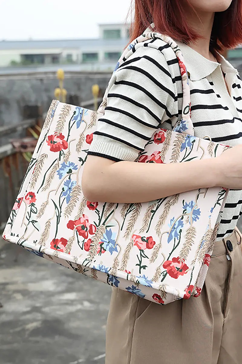 Effortlessly Elegant Bag with a Timeless Design