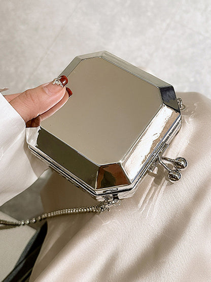 Well Tailored Bag with a Graceful Silhouette