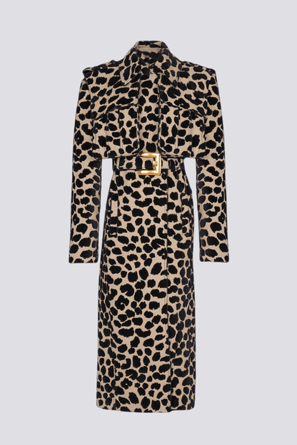 Well Tailored Coat with a Graceful Silhouette