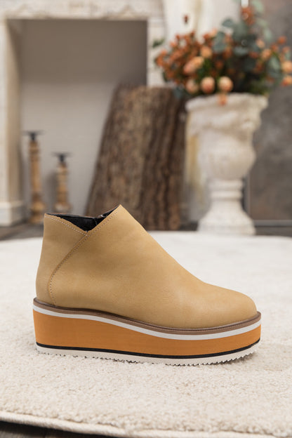 Beautifully Finished Boots in a Timeless Design