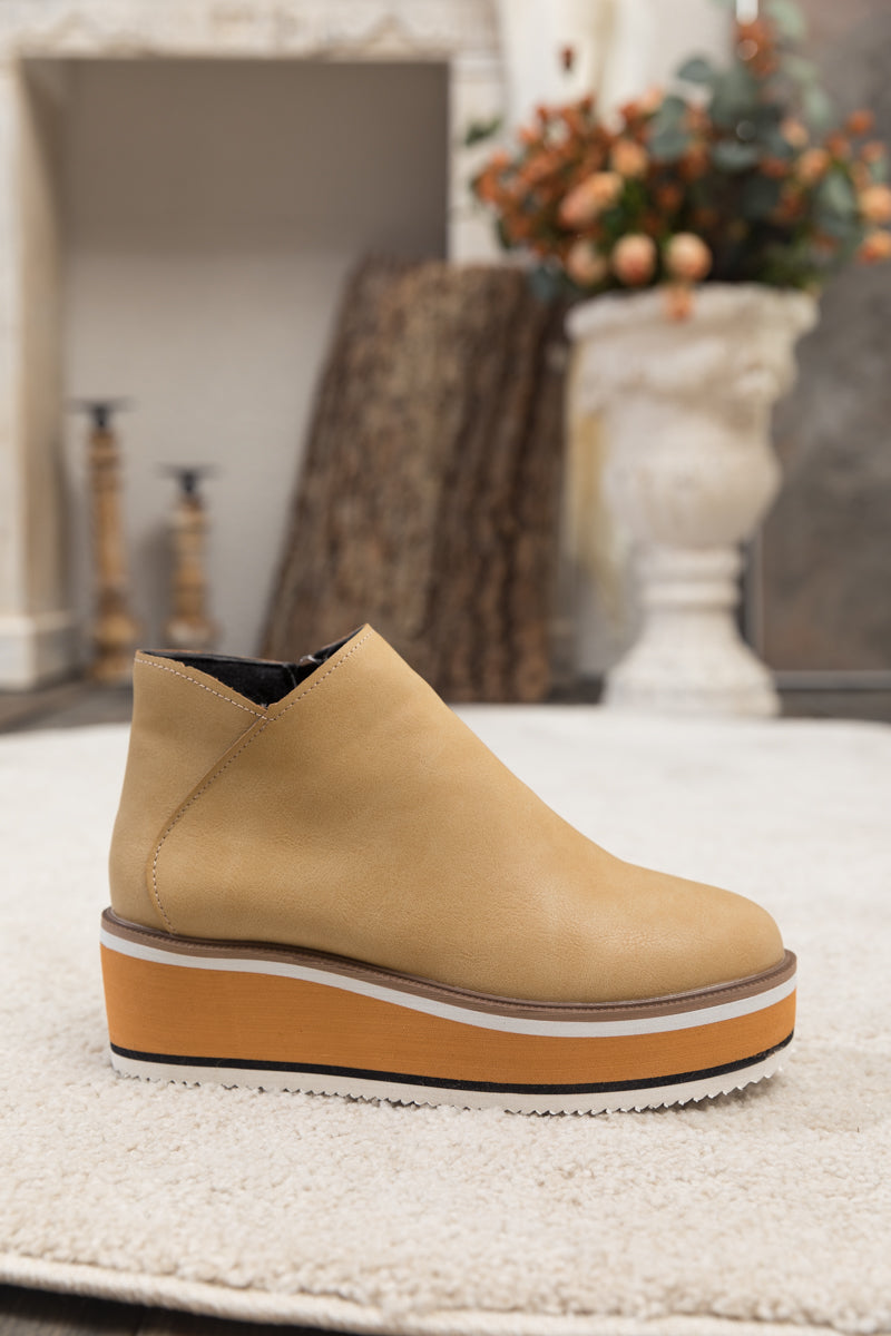 Beautifully Finished Boots in a Timeless Design