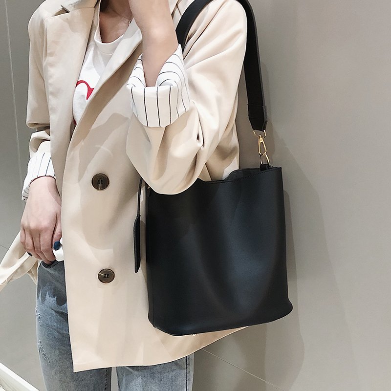Polished Bag with an Effortless Classic Look