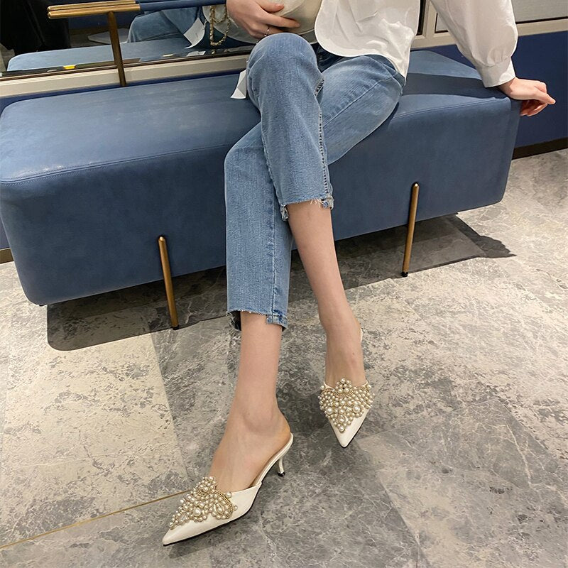 Well Tailored Heels with a Graceful Silhouette