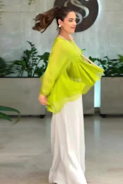 Effortlessly Elegant Garment with a Timeless Design