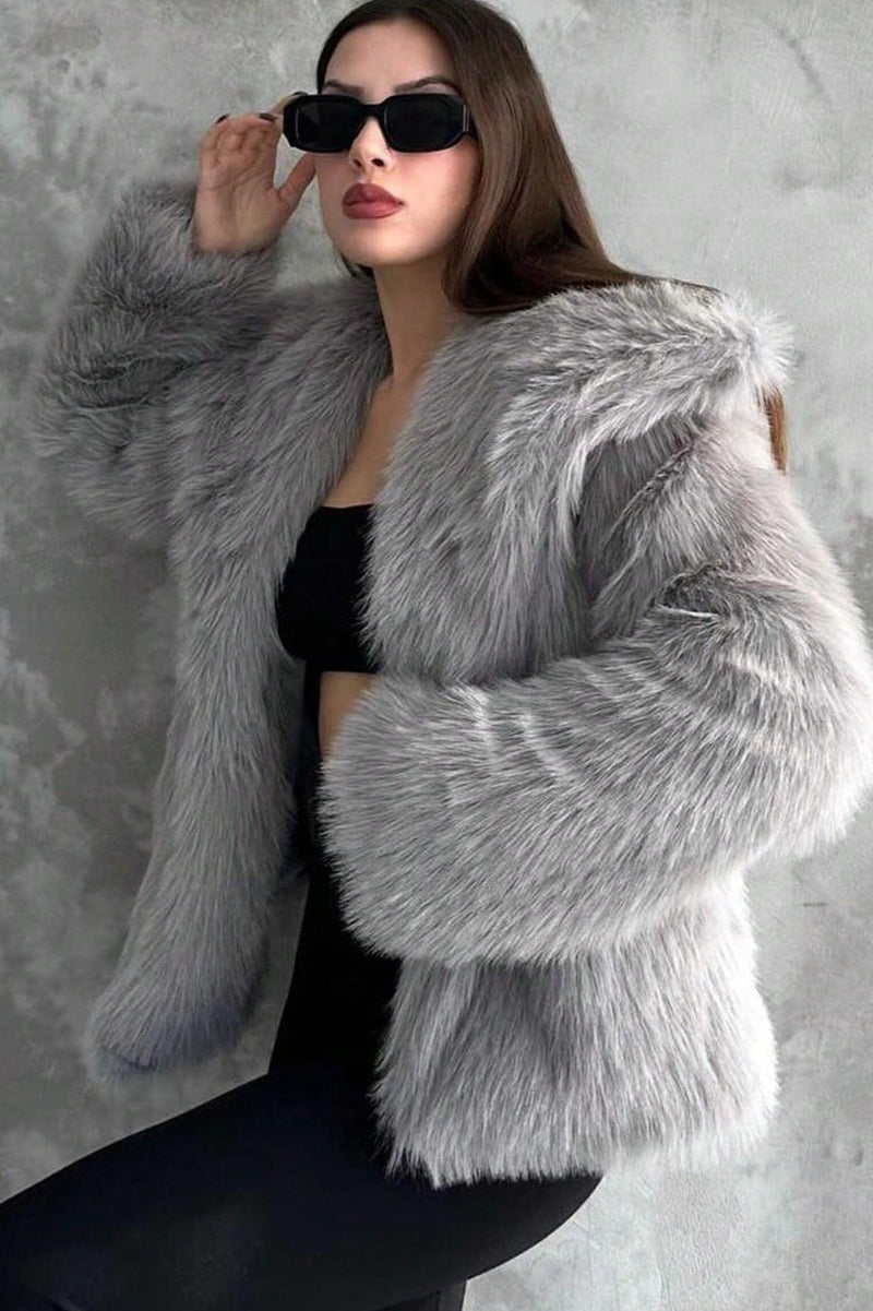 Well Tailored Coat with a Graceful Silhouette