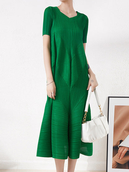 Effortlessly Elegant Dress with a Timeless Design