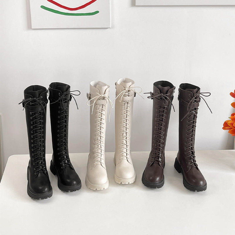 Effortlessly Elegant Boots with a Timeless Design