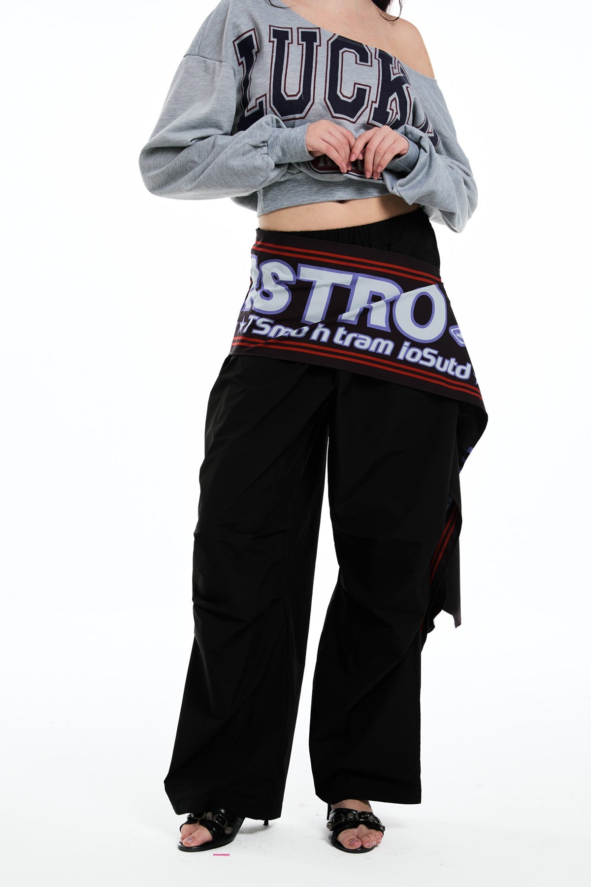 Effortlessly Elegant Pants with a Timeless Design