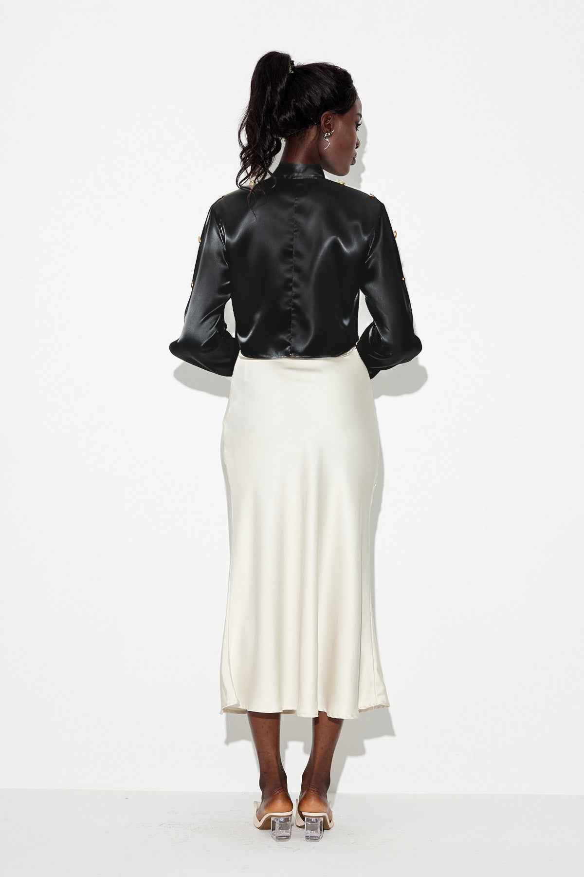 Effortlessly Elegant Shirt with a Timeless Design