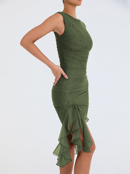 Well Tailored Dress with a Graceful Silhouette