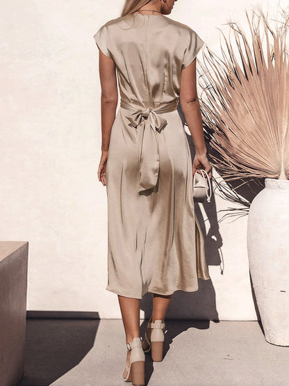 Effortlessly Elegant Dress with a Timeless Design