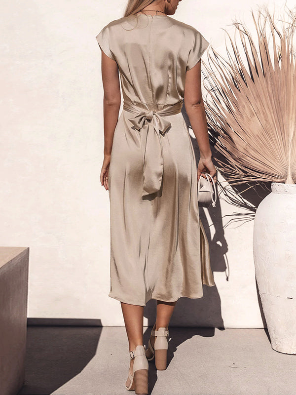 Effortlessly Elegant Dress with a Timeless Design