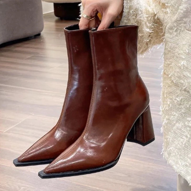 Effortlessly Elegant Shoes with a Timeless Design