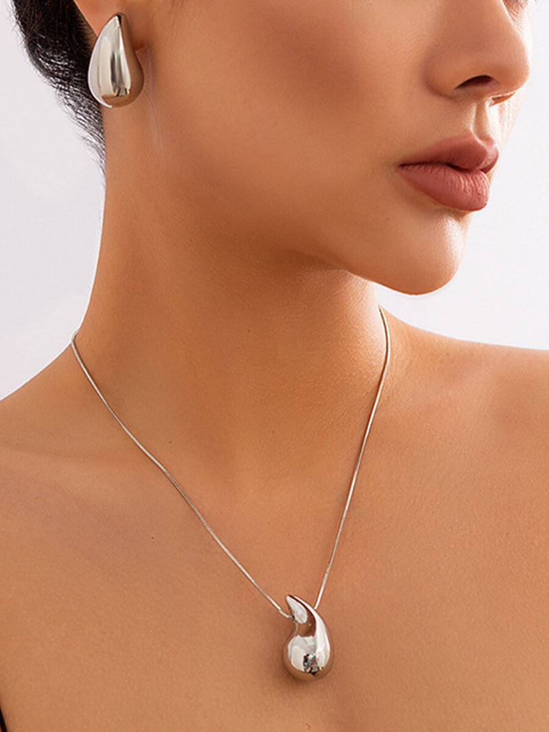 Sophisticated Garment with a Clean Classic Look
