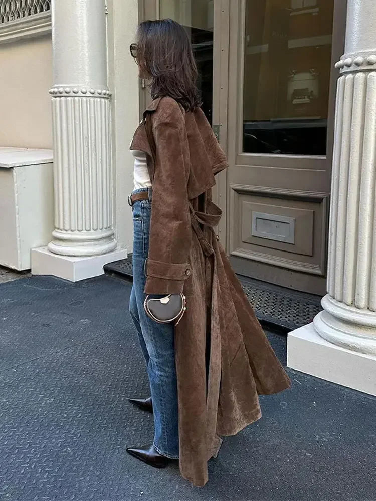 Well Tailored Coat with a Graceful Silhouette