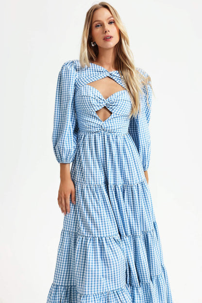 Gracefully Styled Dress for Any Occasion