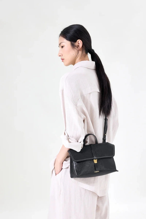 Effortlessly Elegant Bag with a Timeless Design