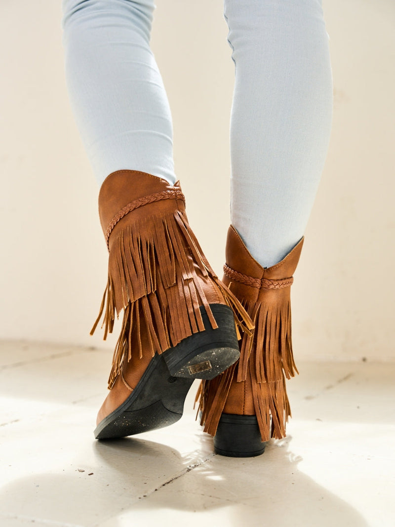 Gracefully Styled Boots for Any Occasion