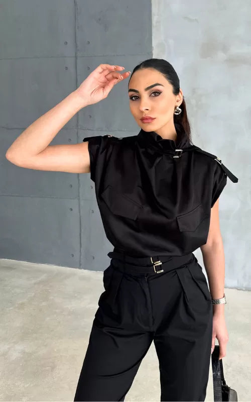 Effortlessly Elegant Garment with a Timeless Design