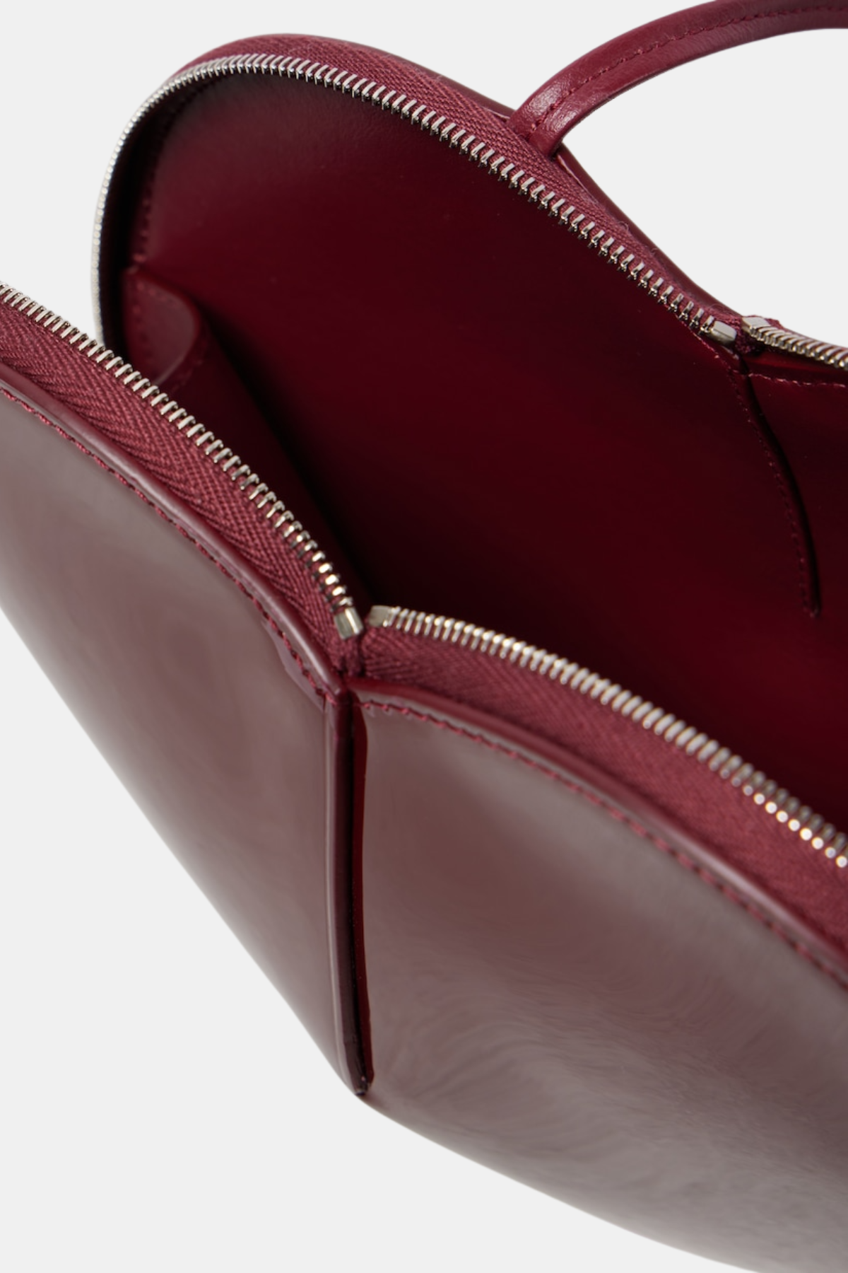 Effortlessly Elegant Bag with a Timeless Design