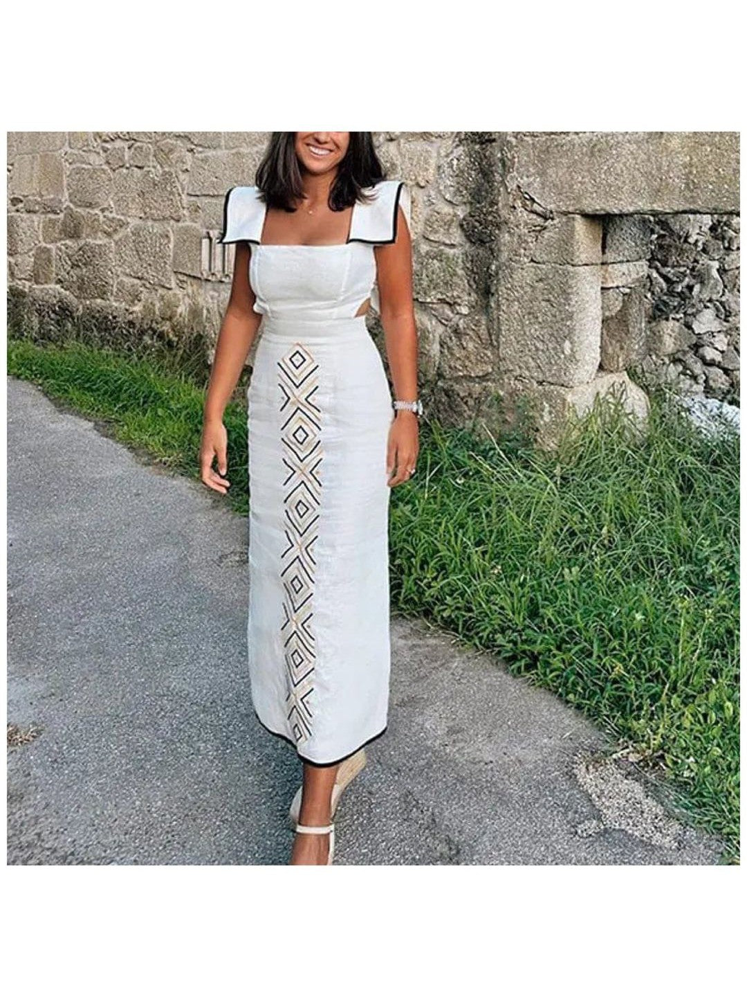 Beautifully Finished Dress in a Timeless Design