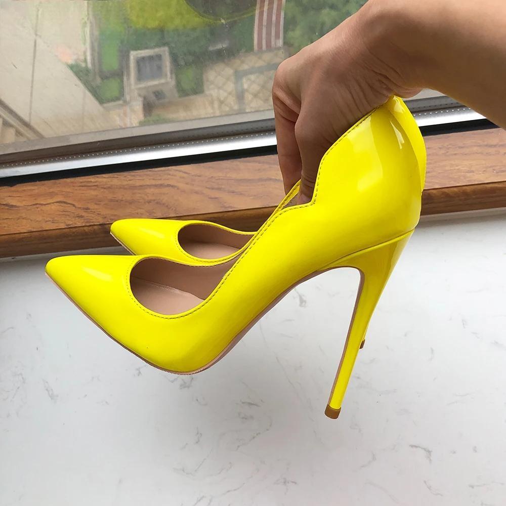 Well Tailored Shoes with a Graceful Silhouette