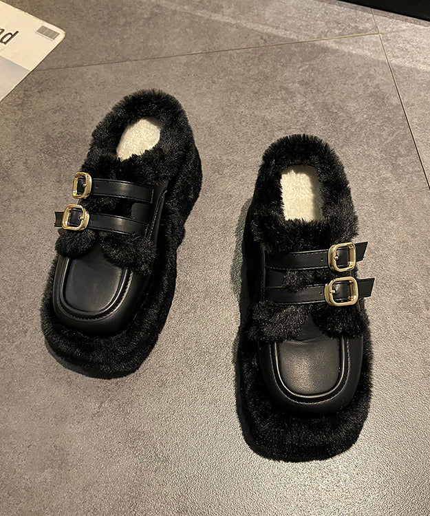 Well Tailored Sandals with a Graceful Silhouette