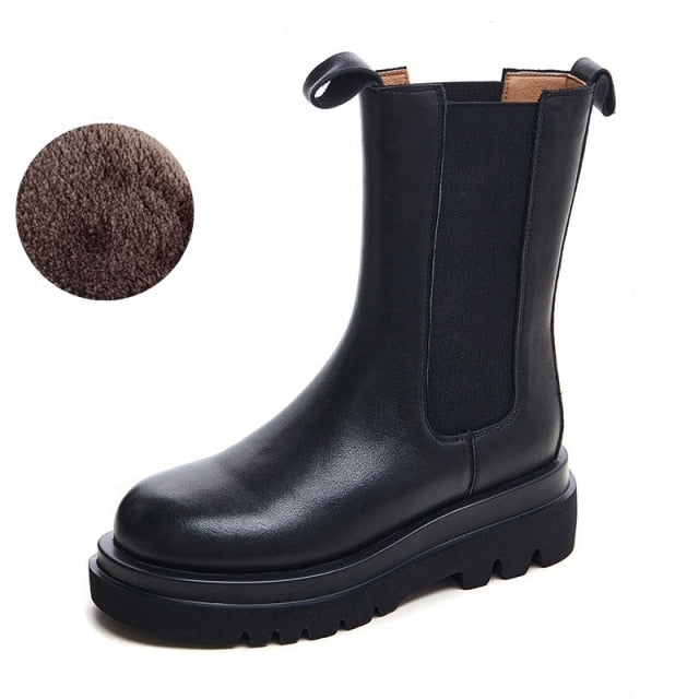 Well Tailored Boots with a Graceful Silhouette