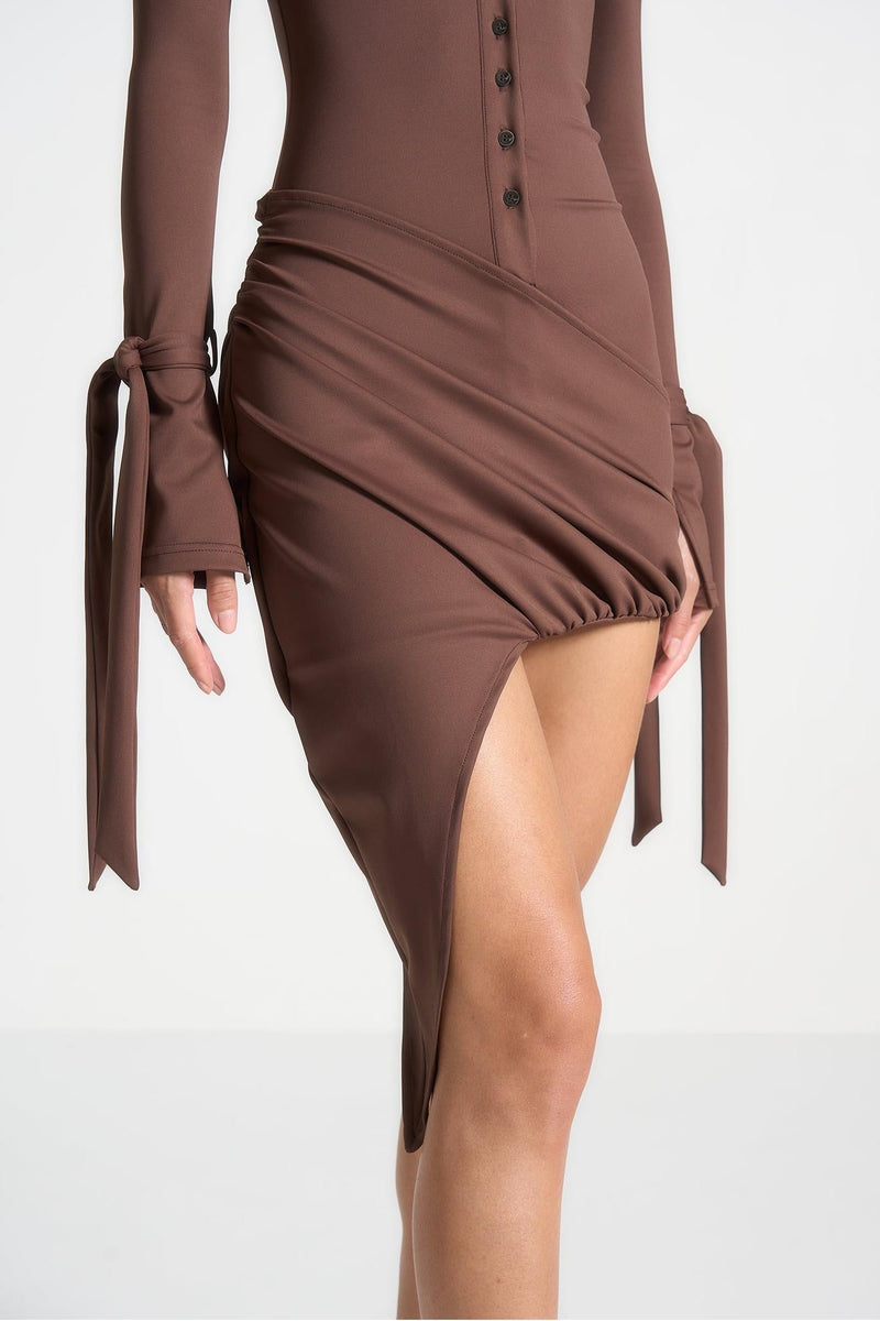 Well Tailored Dress with a Graceful Silhouette