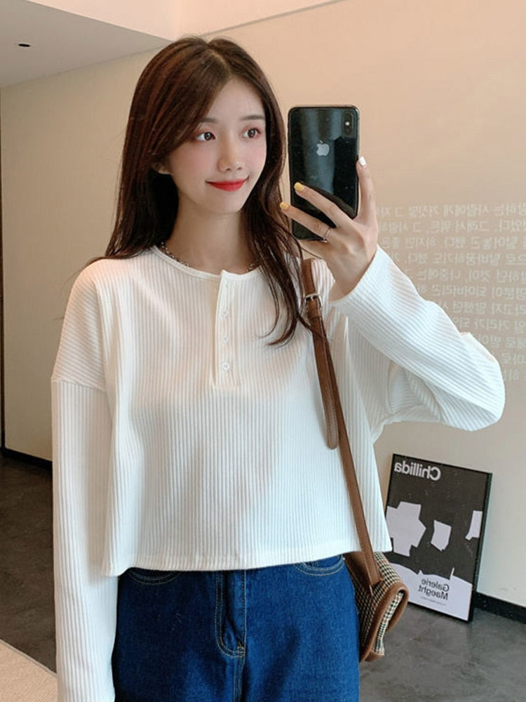 Well Tailored T-Shirt with a Graceful Silhouette