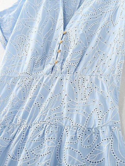 Effortlessly Elegant Dress with a Timeless Design