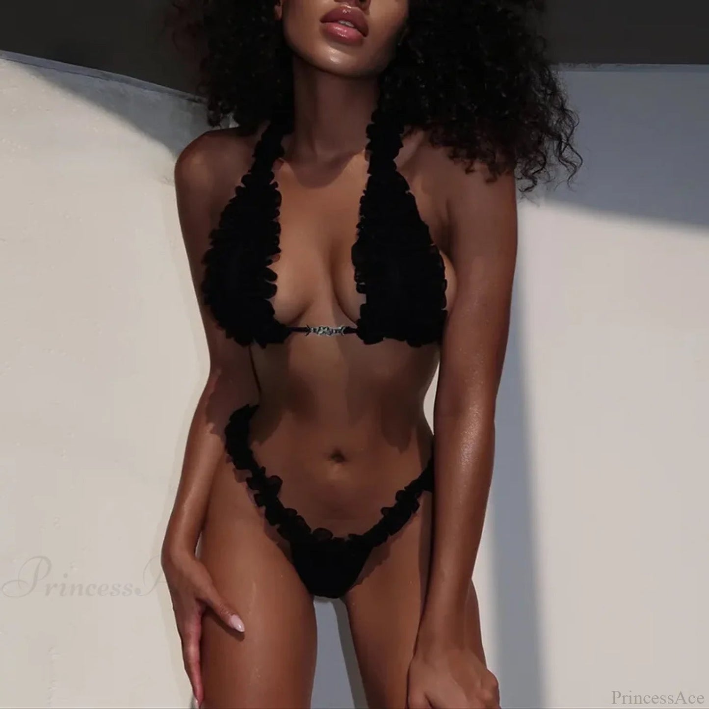 Well Tailored Bikini with a Graceful Silhouette