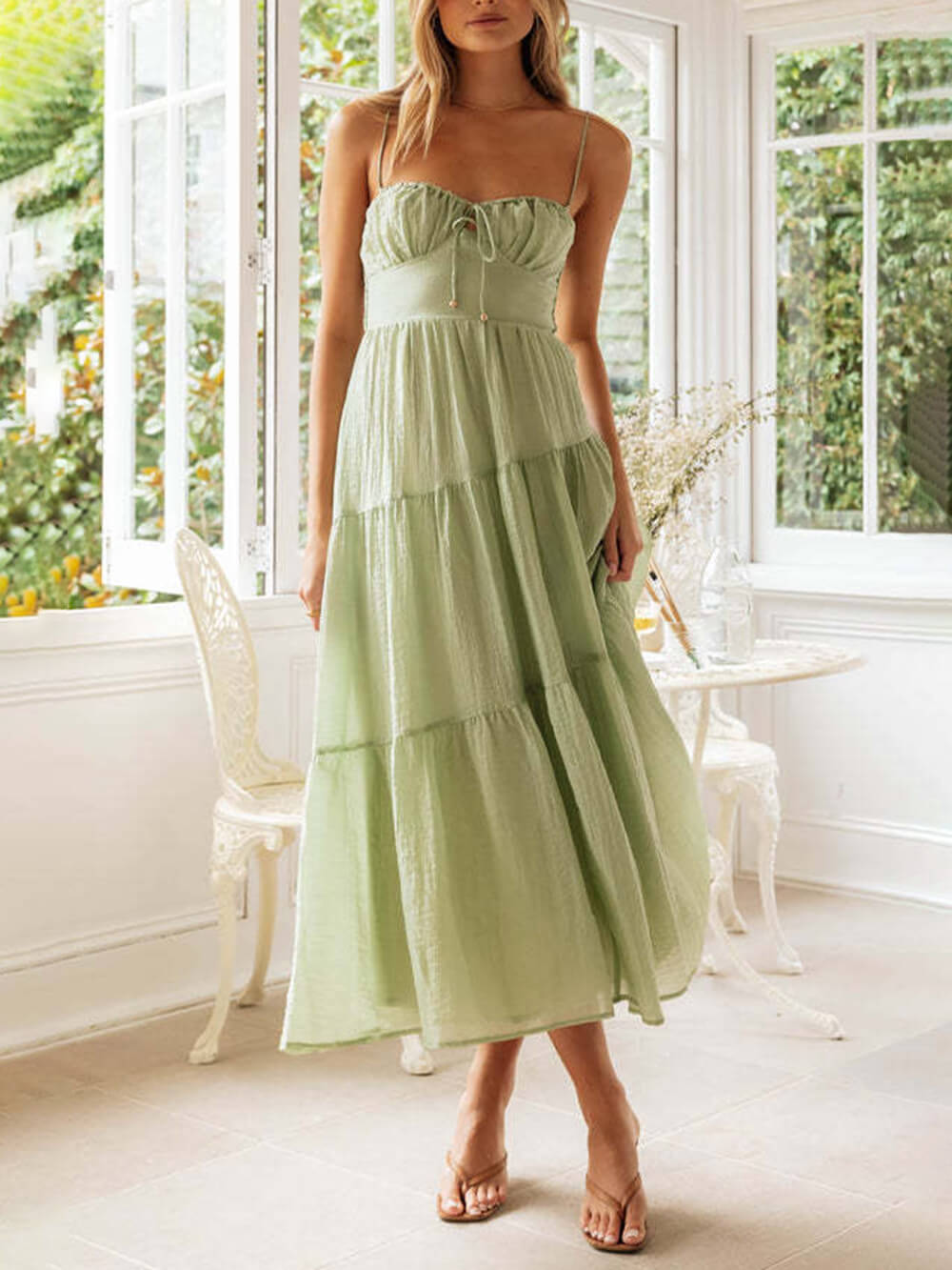 Beautifully Finished Dress in a Timeless Design