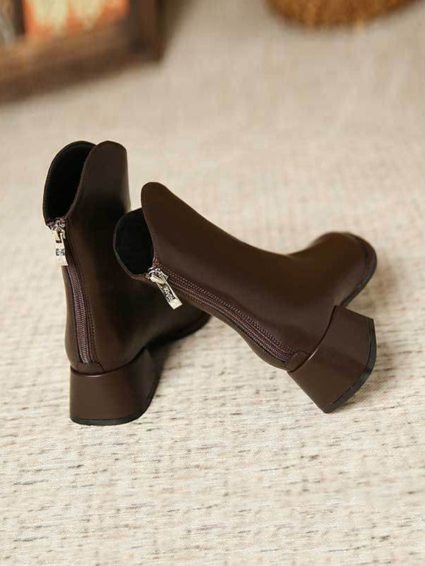 Effortlessly Elegant Boots with a Timeless Design