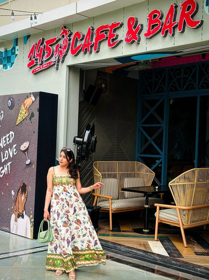 Classic Vintage Dress with a Flattering Fit