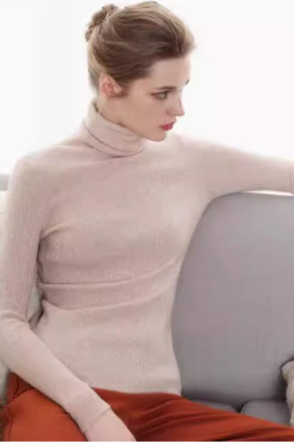 Well Tailored Top with a Graceful Silhouette