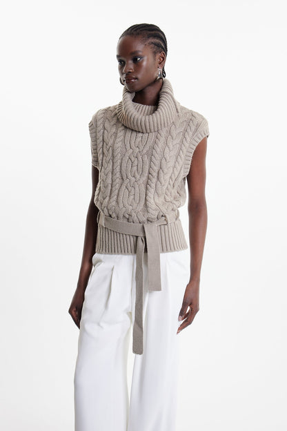 Beautifully Finished Top in a Timeless Design